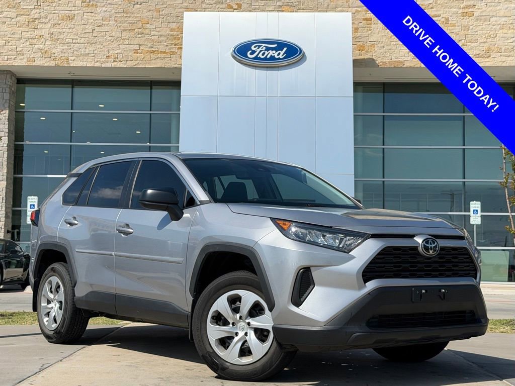 Used 2022 Toyota RAV4 LE image 1
