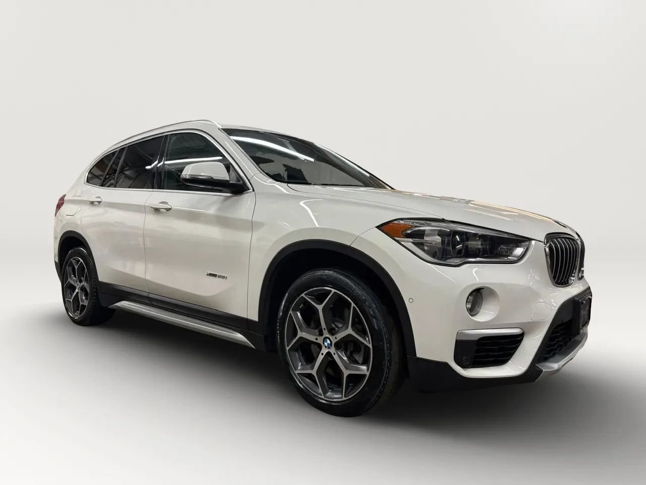 Used 2018 BMW X1 xDrive28i AWD/4WD image 2