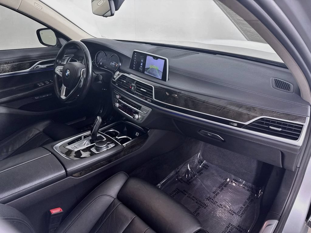 Used 2018 BMW 750i xDrive AWD/4WD image 32