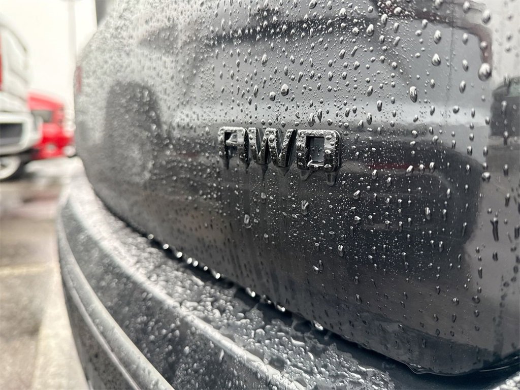 Used 2018 Chevrolet Traverse Premier w/ Redline Edition image 6