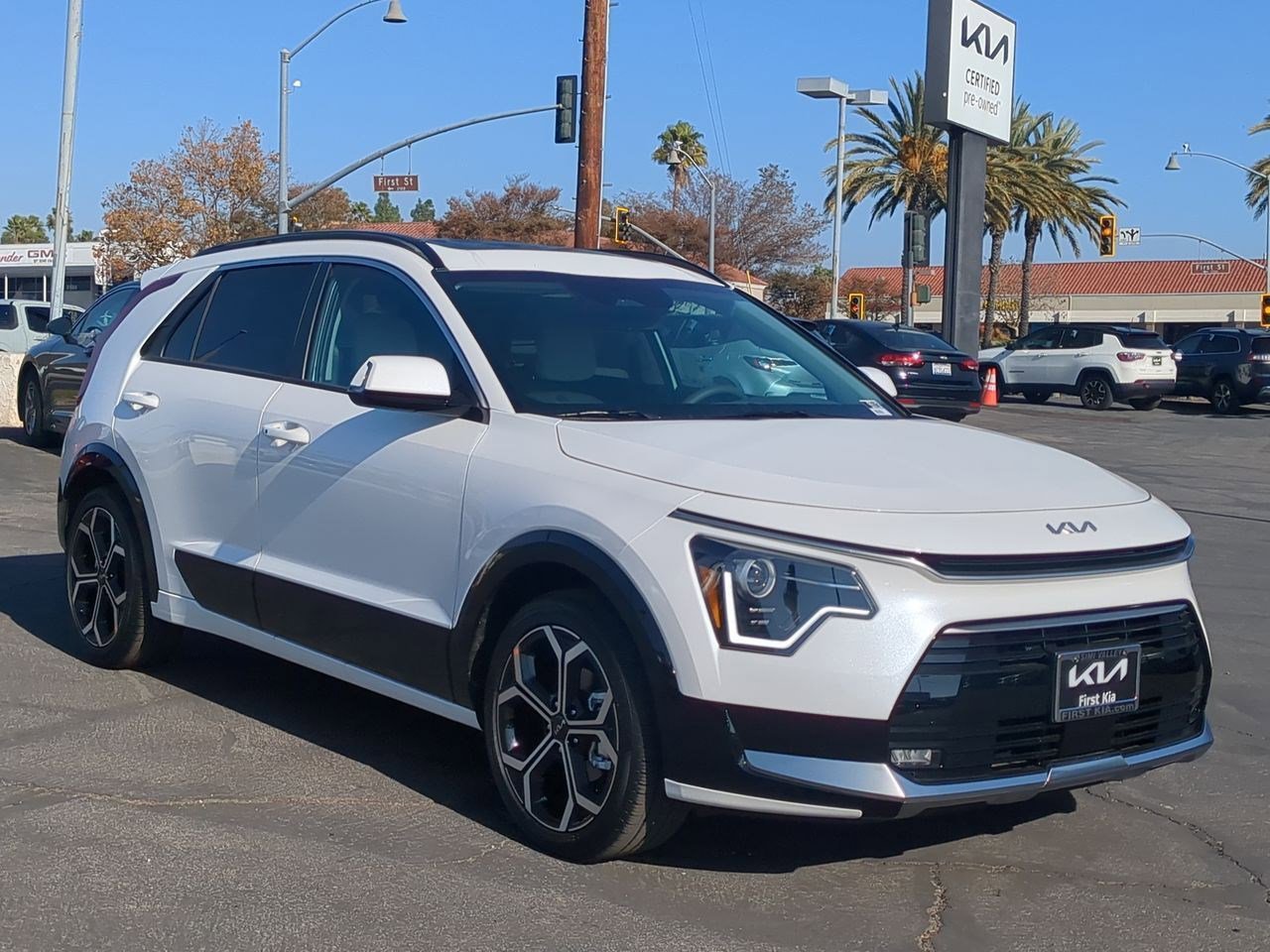 New 2025 Kia Niro EX Touring image 3