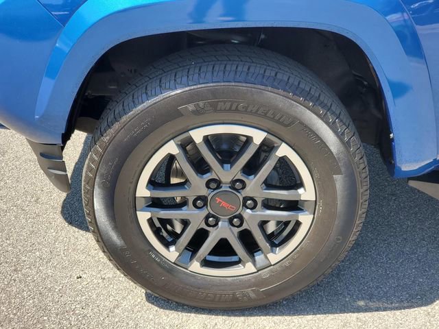 Used 2018 Toyota Tacoma TRD Sport image 9
