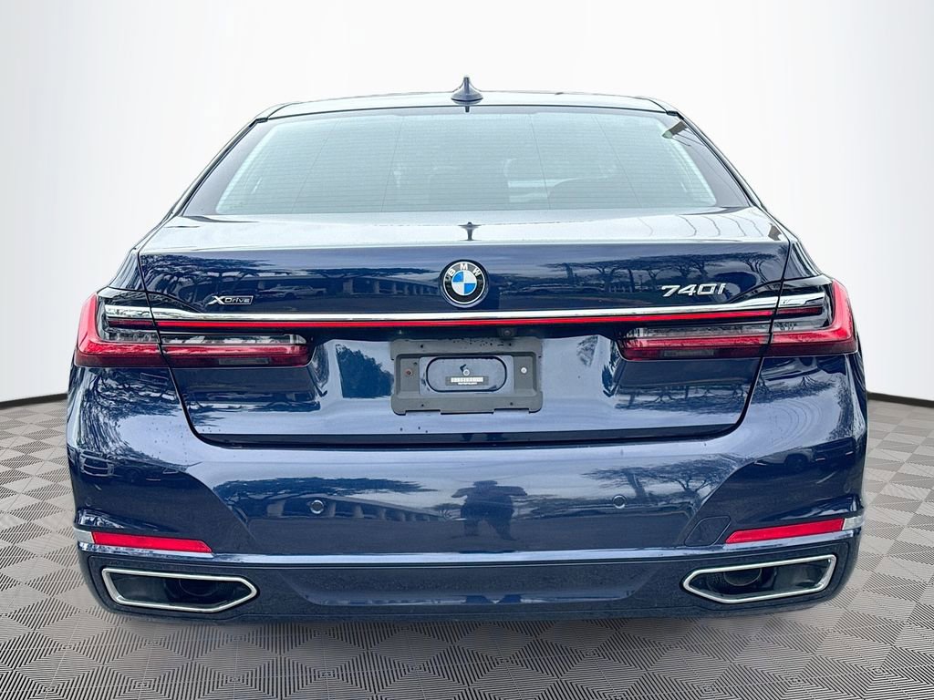 Used 2022 BMW 740i xDrive w/ Luxury Rear Seating Package image 7