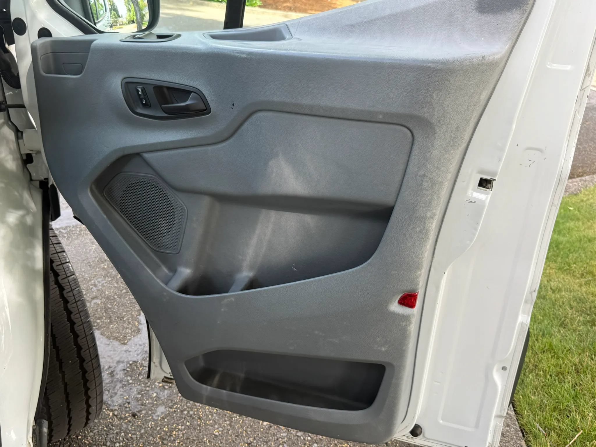 Used 2018 Ford Transit 250 148 Medium Roof RWD image 19