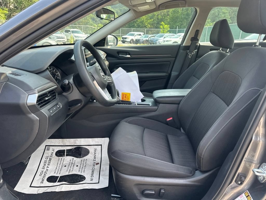 Used 2025 Nissan Altima 2.5 SV FWD image 13
