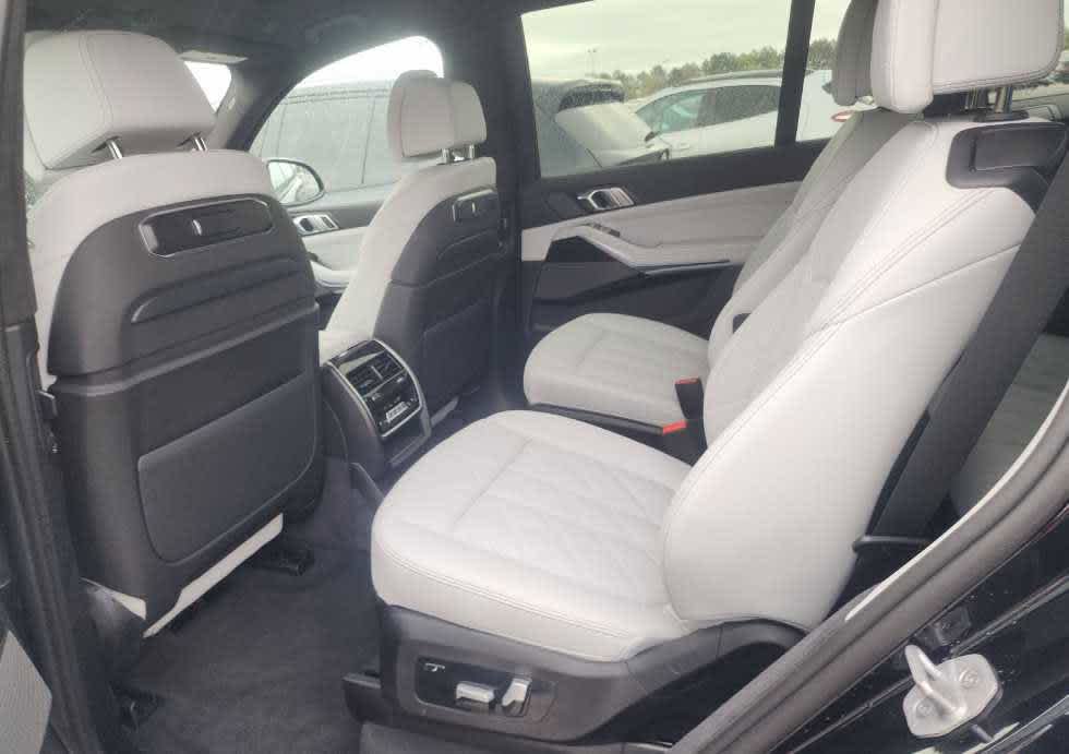 Used 2025 BMW X7 xDrive40i w/ M Sport Package image 8
