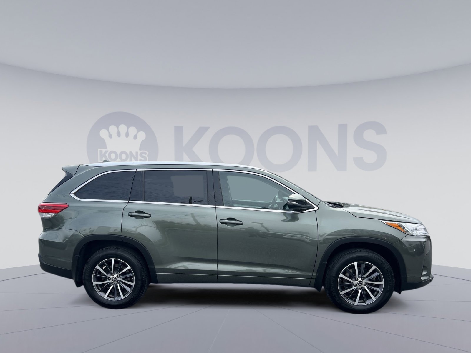 Used 2017 Toyota Highlander XLE image 8