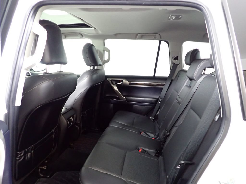 Used 2018 Lexus GX 460 w/ Preferred Accessory Package AWD/4WD image 36
