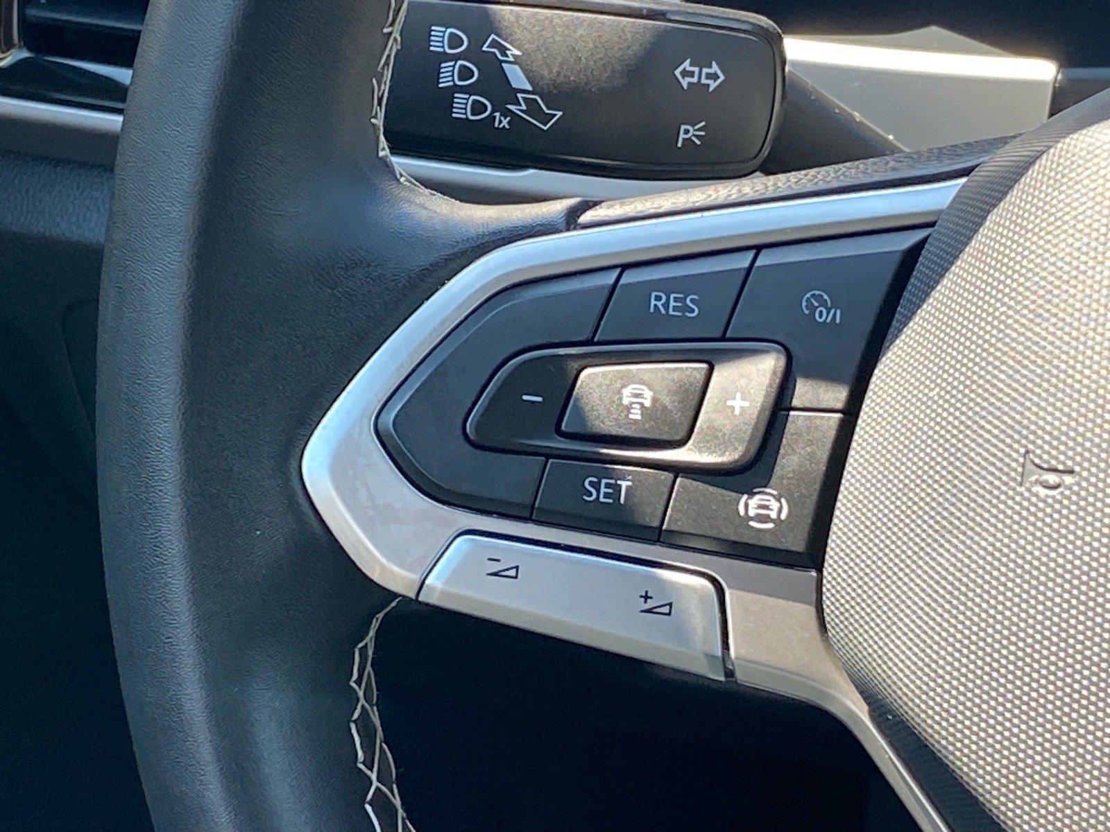Certified 2023 Volkswagen Atlas SE w/ Panoramic Sunroof Package AWD/4WD image 7