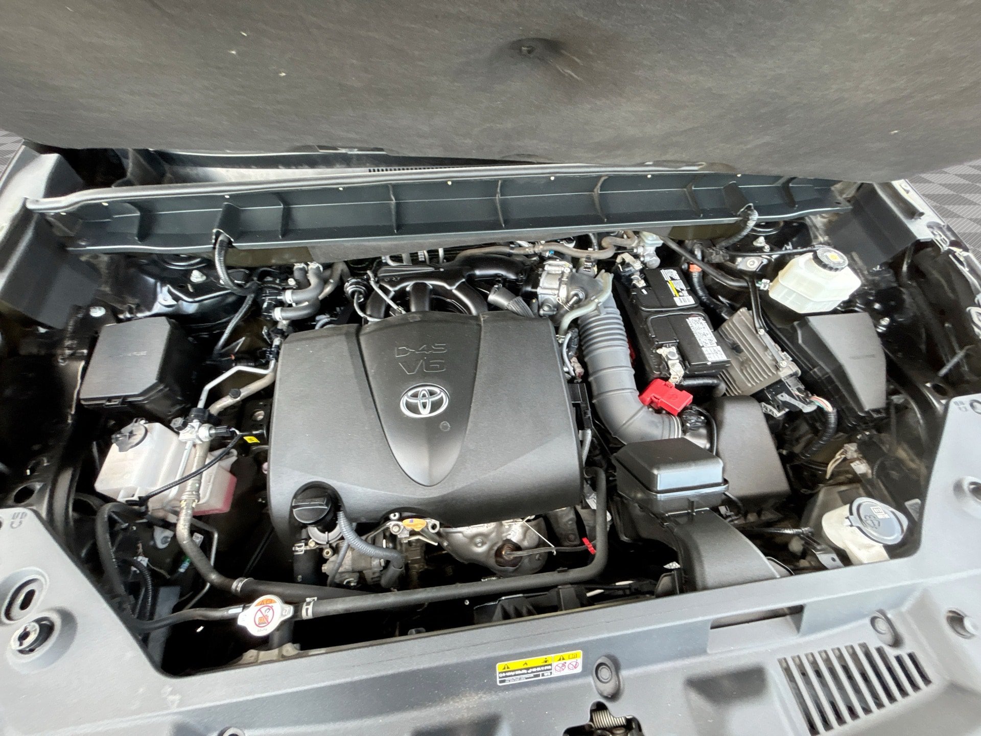Used 2021 Toyota Highlander XLE AWD/4WD image 18