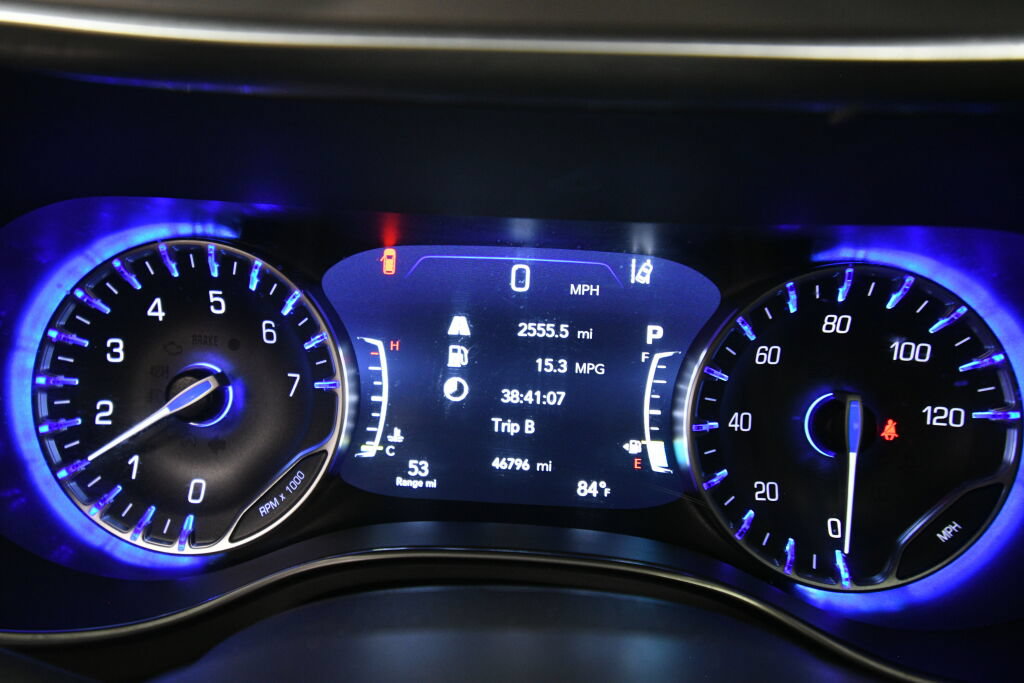 Used 2025 Chrysler Pacifica Limited FWD image 14