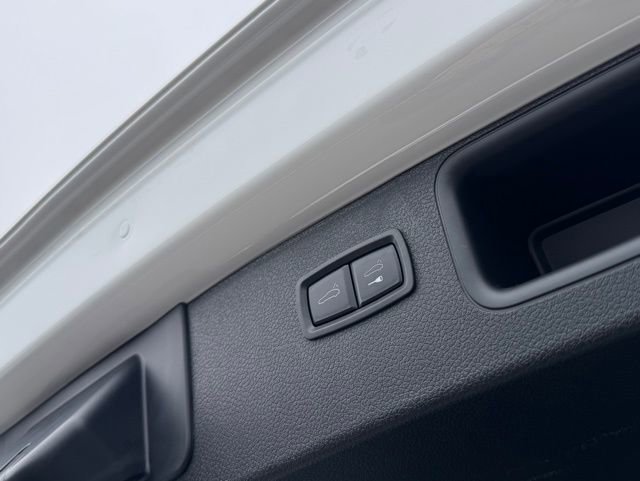 Certified 2025 Porsche Macan image 35