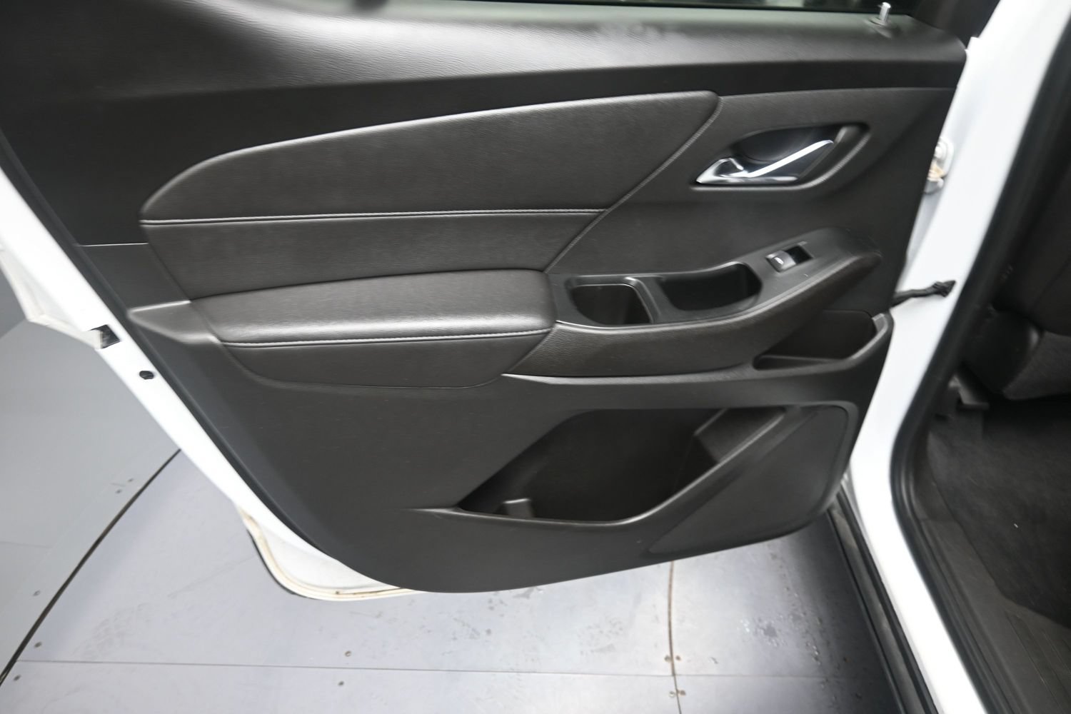 Used 2023 Chevrolet Traverse LT w/ LPO, Floor Liner Package AWD/4WD image 34