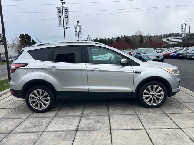 Used 2017 Ford Escape Titanium image 4