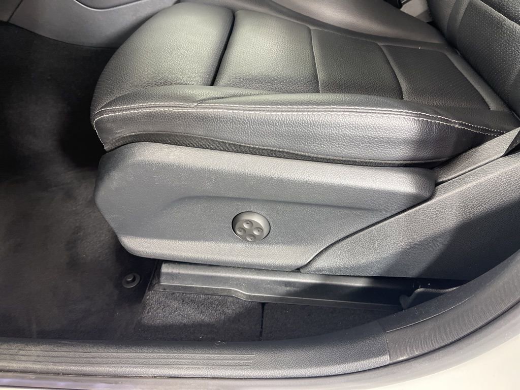 Used 2022 Mercedes-Benz GLC 300 4MATIC w/ Multimedia Package Lite image 23