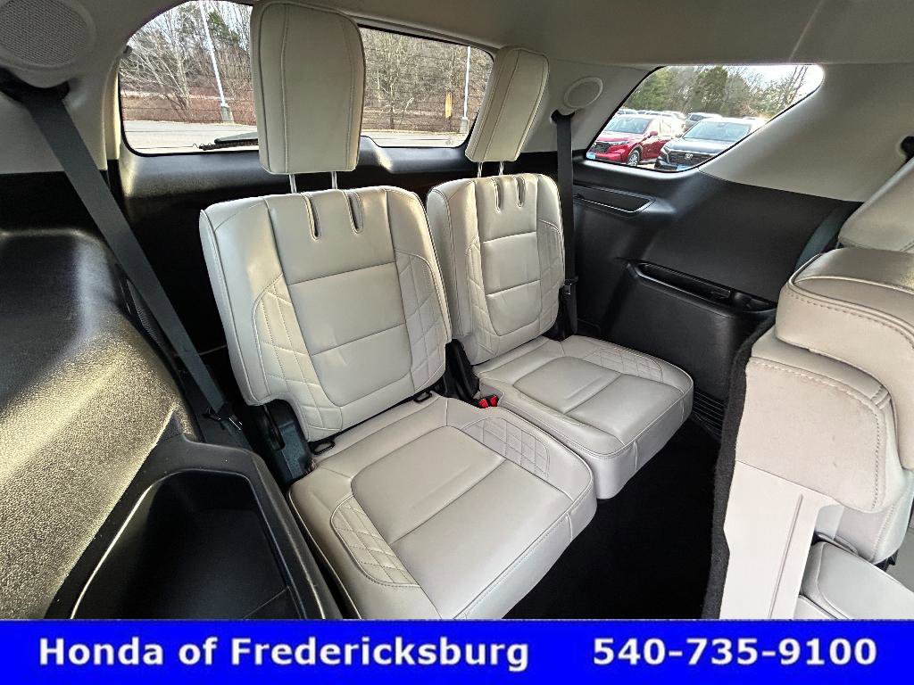 Used 2017 Ford Explorer Platinum image 30