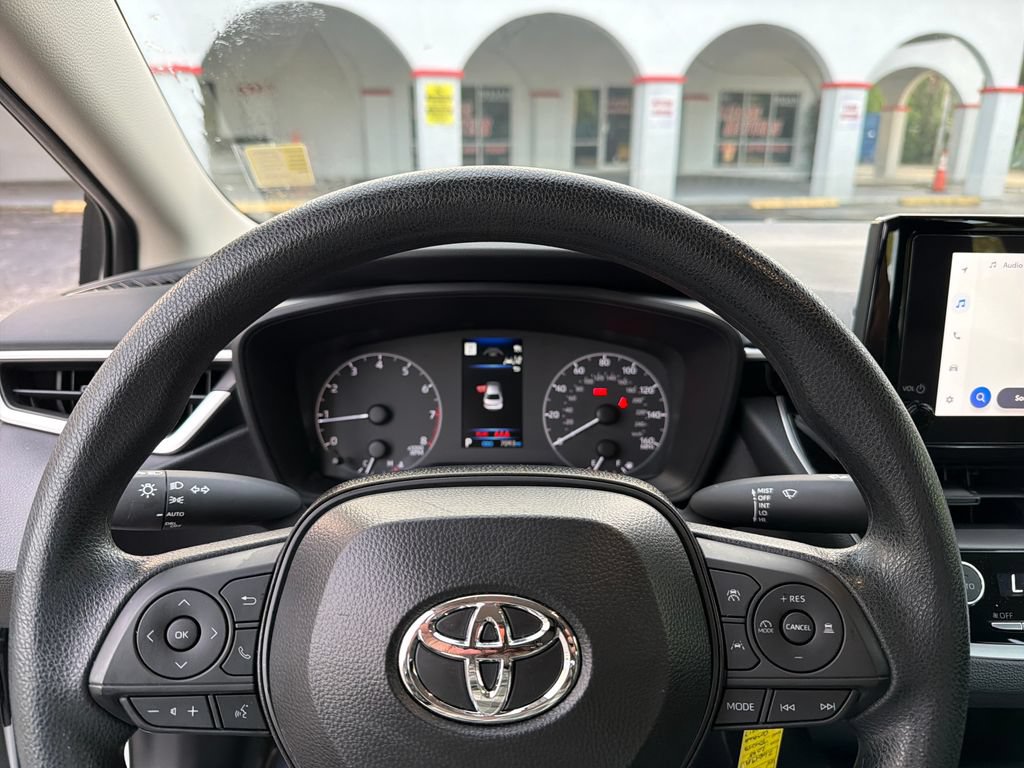Used 2025 Toyota Corolla LE FWD image 19