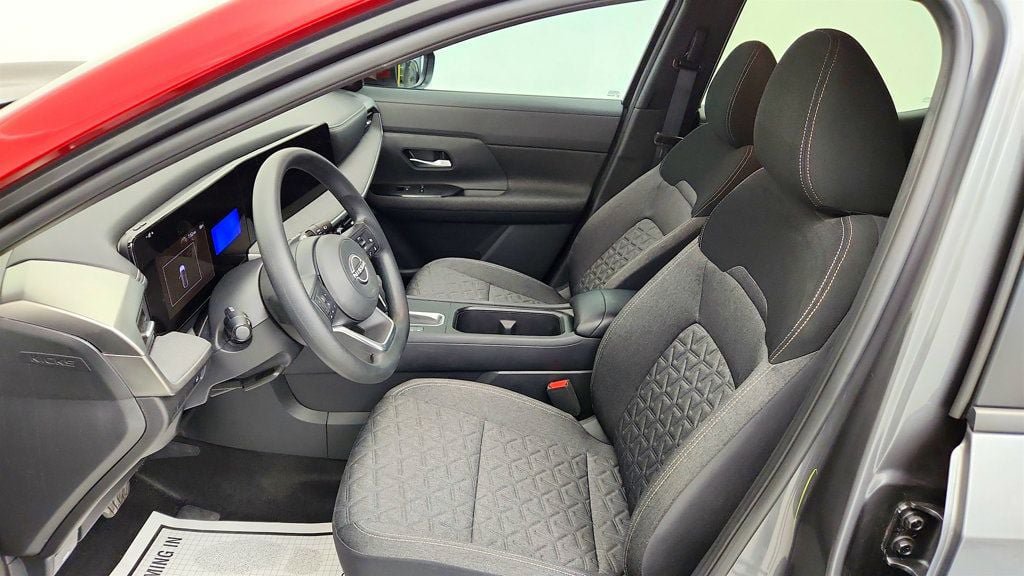 Used 2025 Nissan Kicks SV FWD image 17