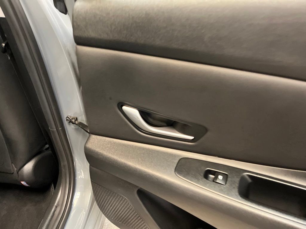 Used 2023 Hyundai Elantra Limited w/ Cargo Package FWD image 29