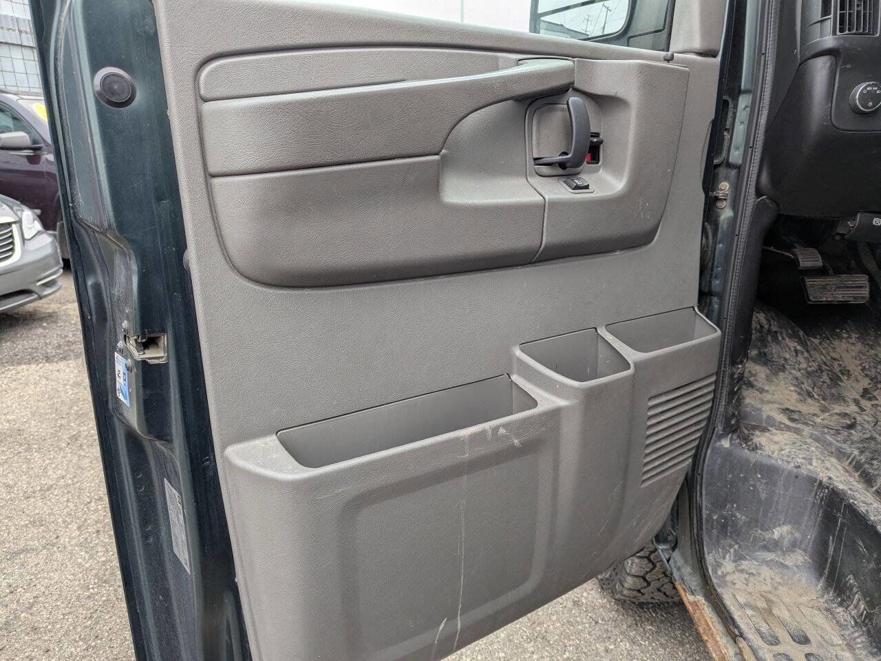 Used 2013 GMC Savana 1500 1500 AWD 3dr Cargo Van w/ Power Package image 12