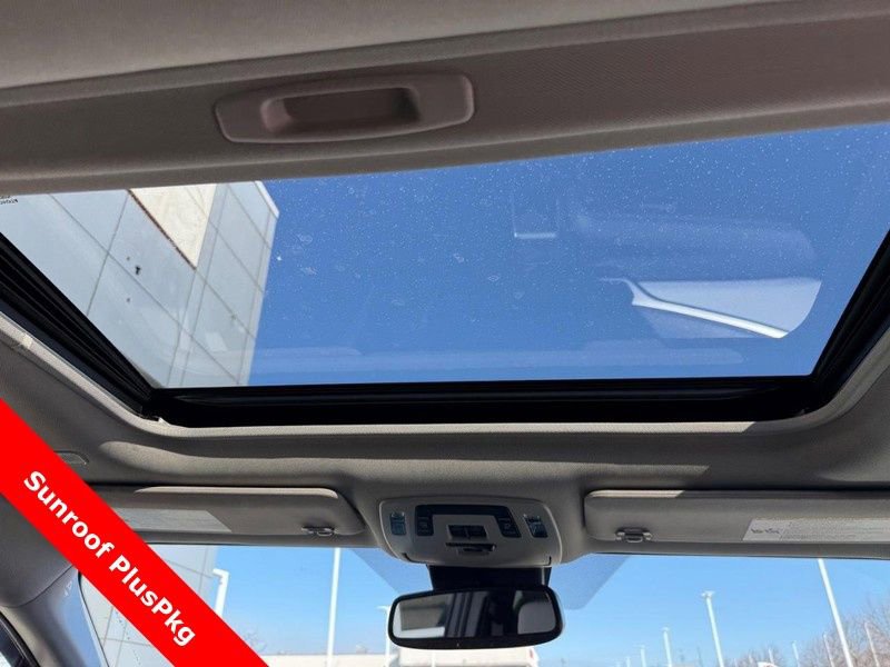 Used 2025 Toyota Sienna LE w/ LE Plus Package image 16