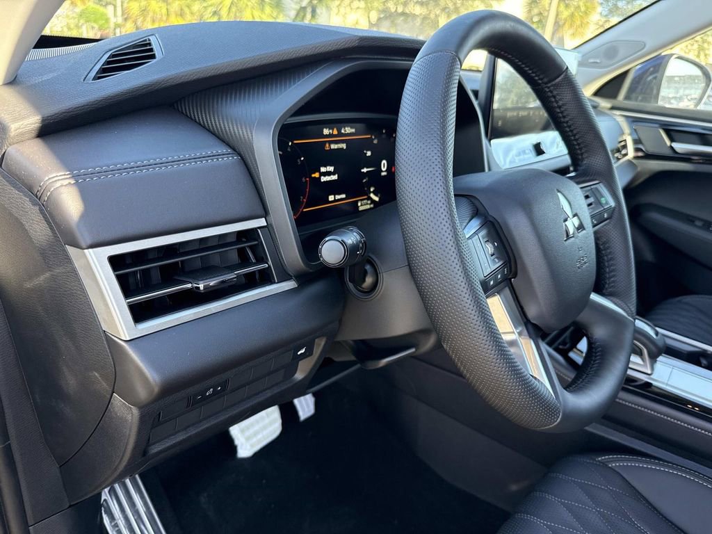 New 2025 Mitsubishi Outlander SEL image 22