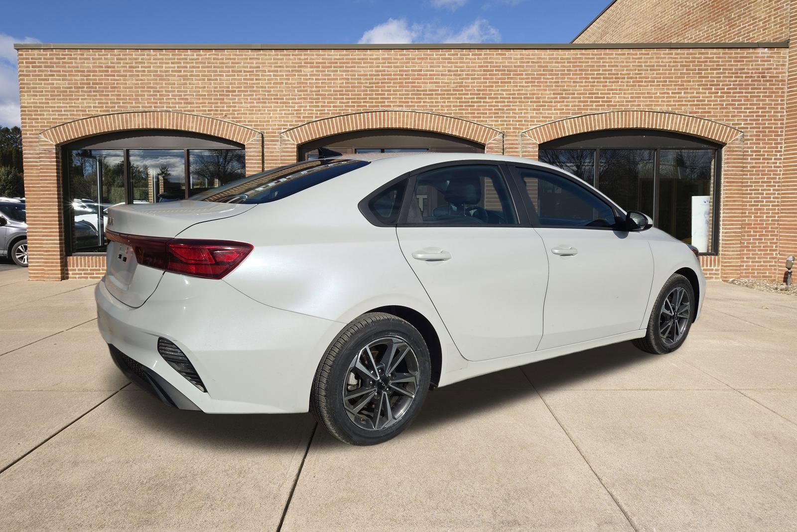 Used 2023 Kia Forte LXS image 3