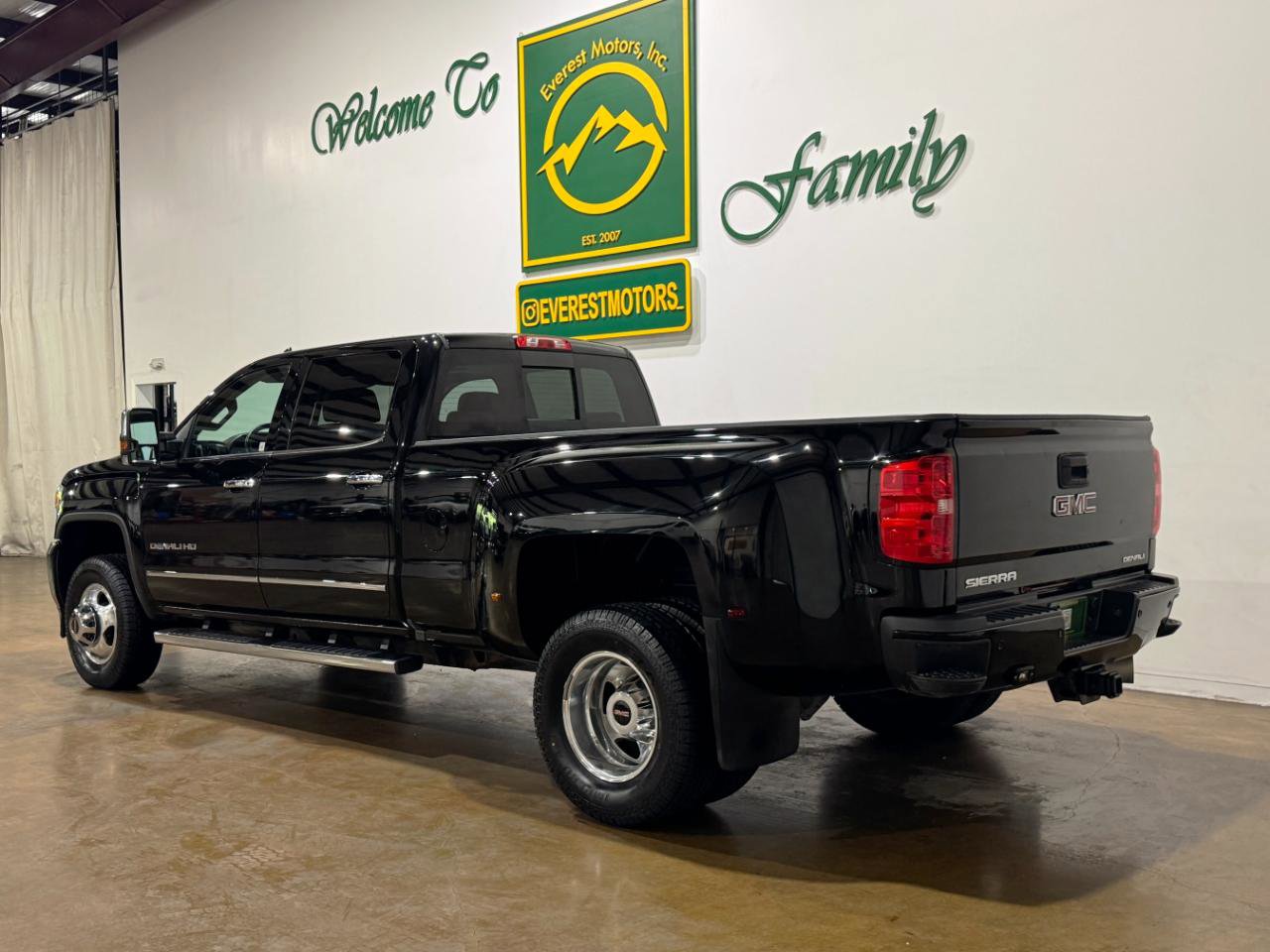 Used 2018 GMC Sierra 3500 Denali w/ Duramax Plus Package AWD/4WD image 5