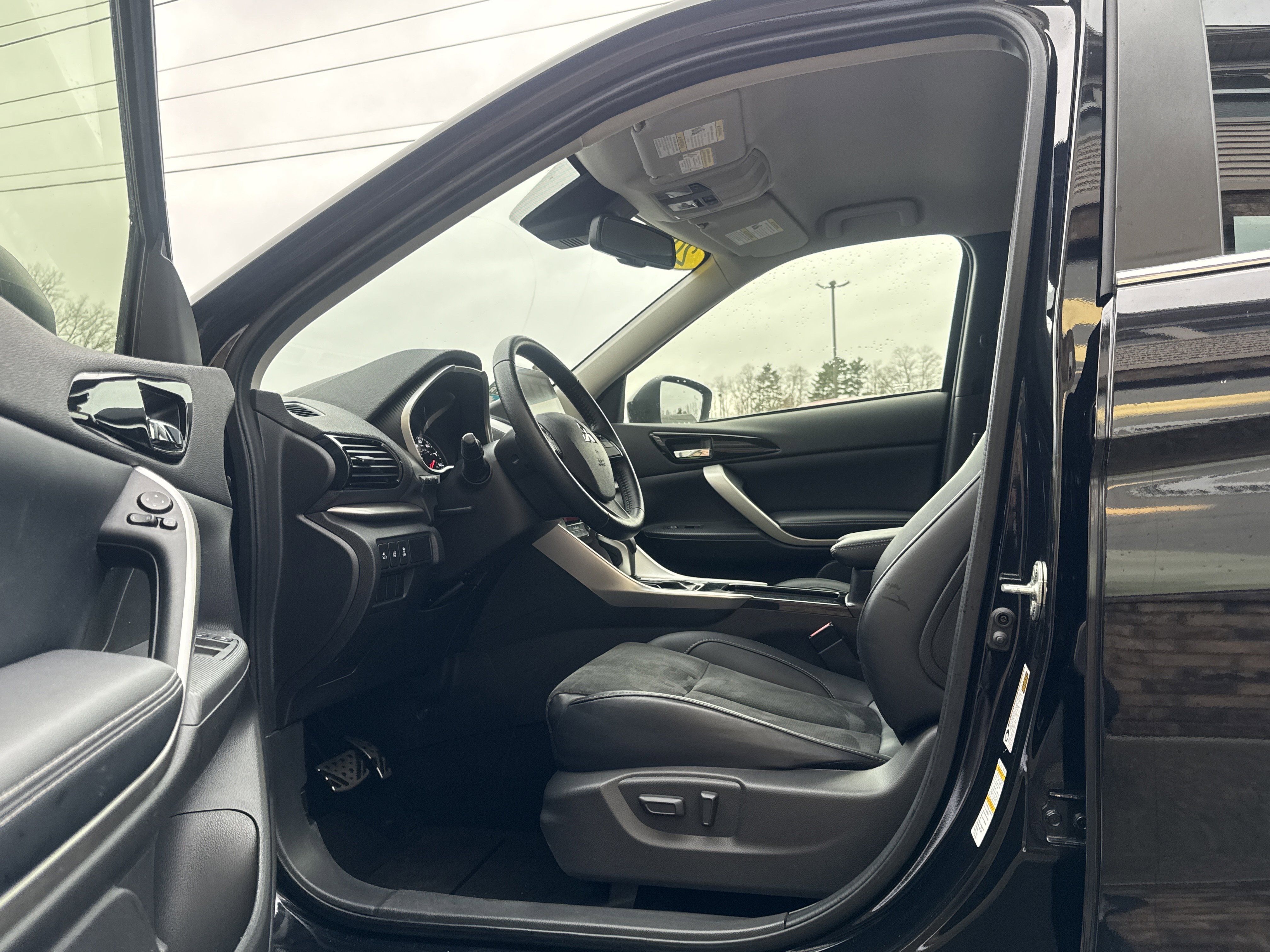 Used 2022 Mitsubishi Eclipse Cross SE image 9