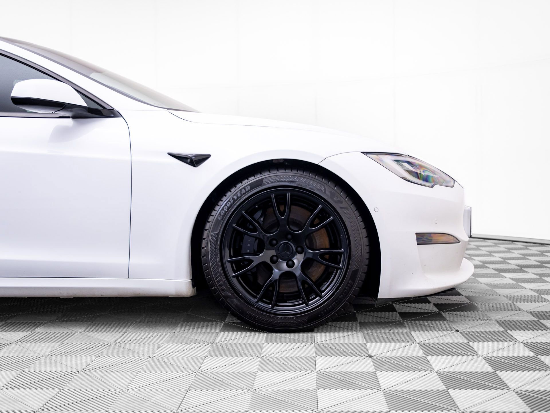 Used 2021 Tesla Model S Plaid image 31