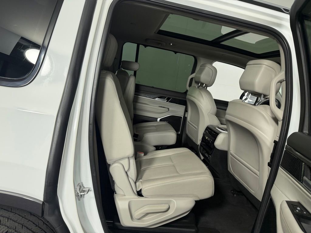 Certified 2022 Jeep Wagoneer Series II w/ Convenience Group I image 39