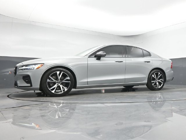 Used 2025 Volvo S60 B5 Plus FWD image 37