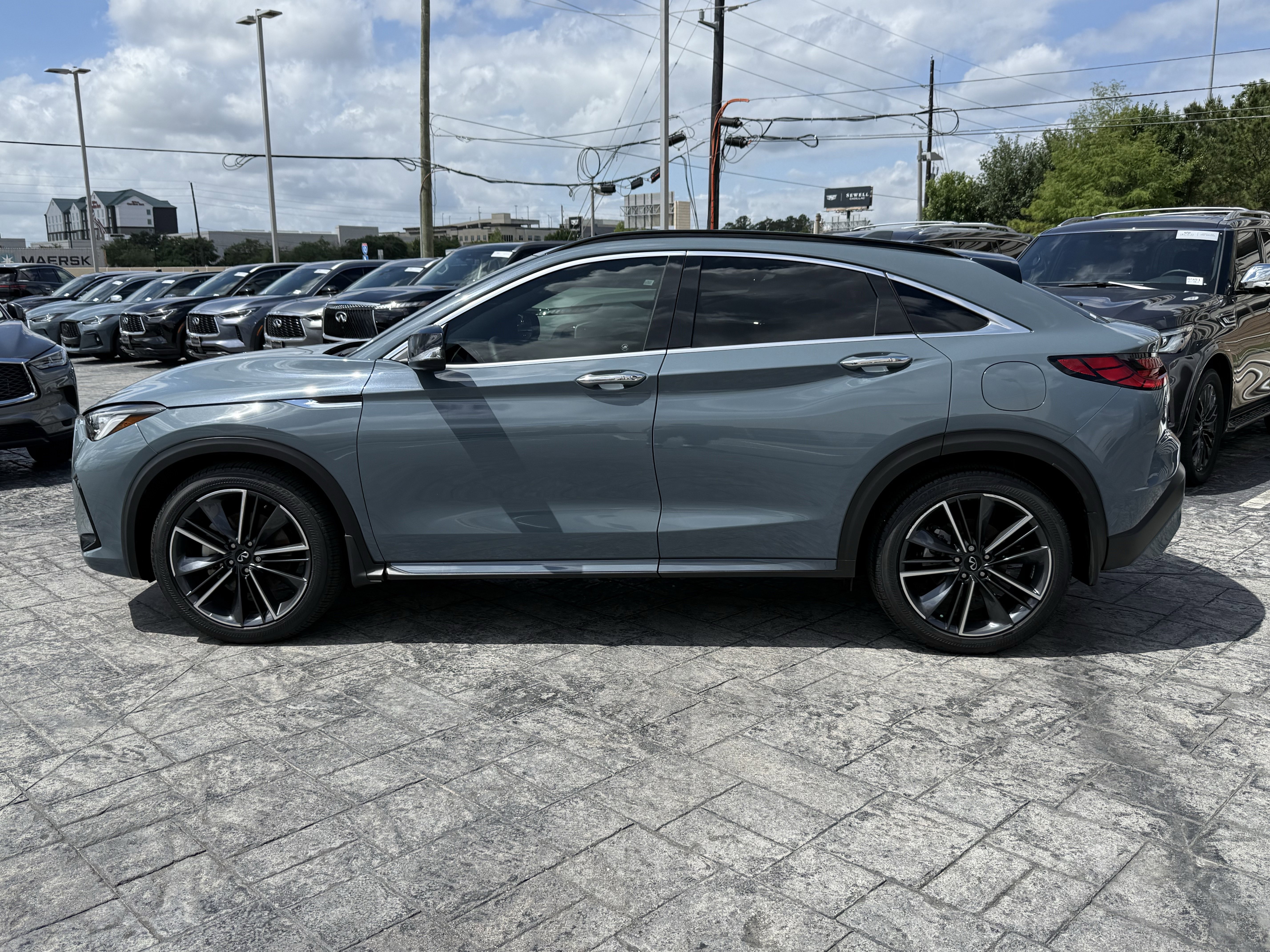 Certified 2025 INFINITI QX55 Luxe w/ Cargo Package AWD/4WD image 4