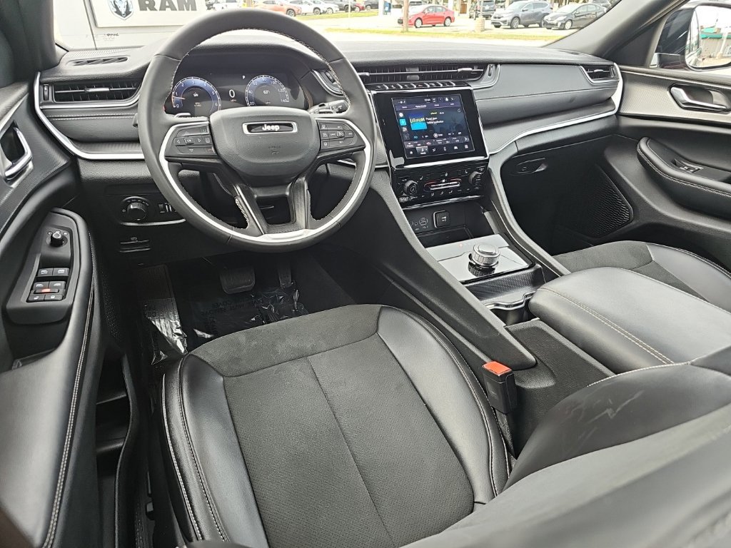 Certified 2025 Jeep Grand Cherokee L Altitude AWD/4WD image 19