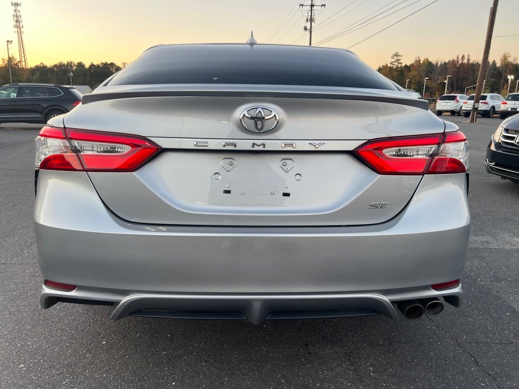 Used 2020 Toyota Camry SE image 5