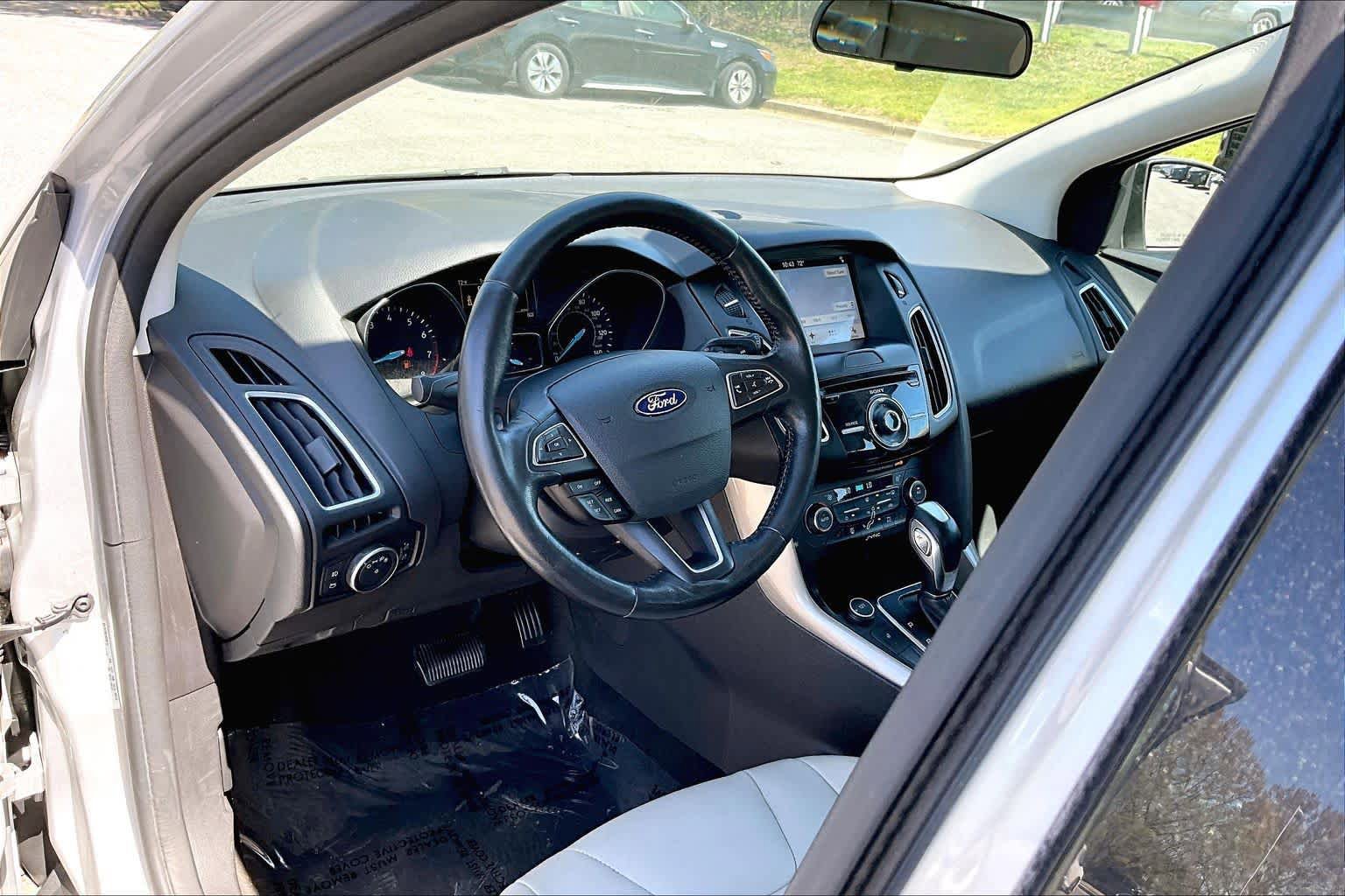 Used 2017 Ford Focus Titanium FWD image 18