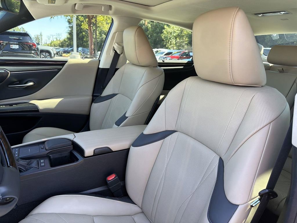 Used 2021 Lexus ES 300h Ultra Luxury w/ Accessory Package 2 image 23