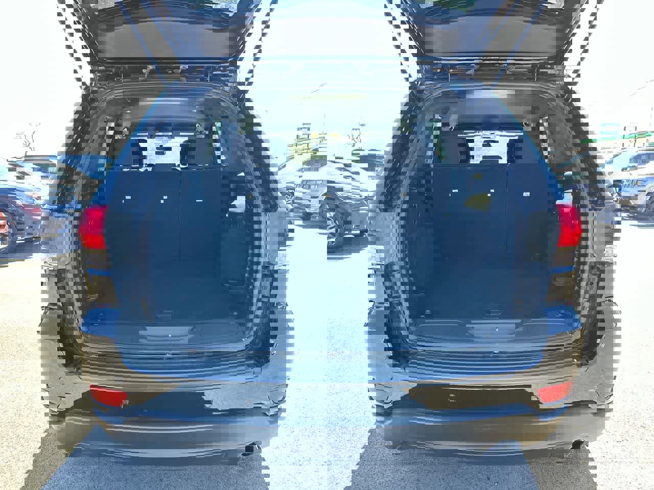 Used 2018 Jeep Grand Cherokee Laredo image 33