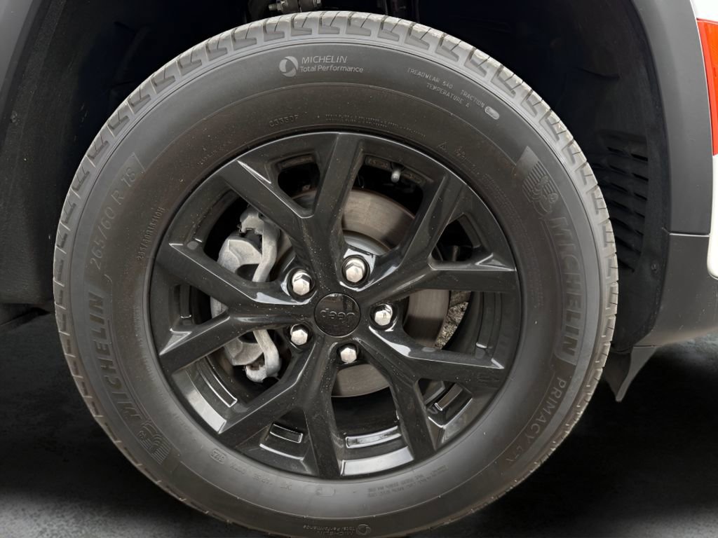 Used 2024 Jeep Grand Cherokee Altitude image 9