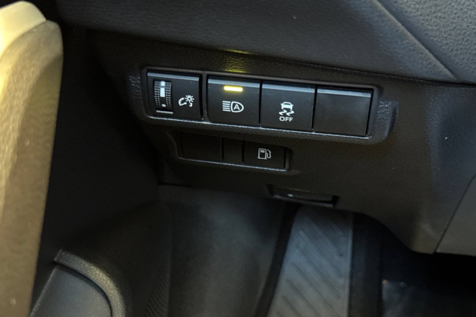 Used 2025 Toyota Corolla Cross AWD Hybrid image 33