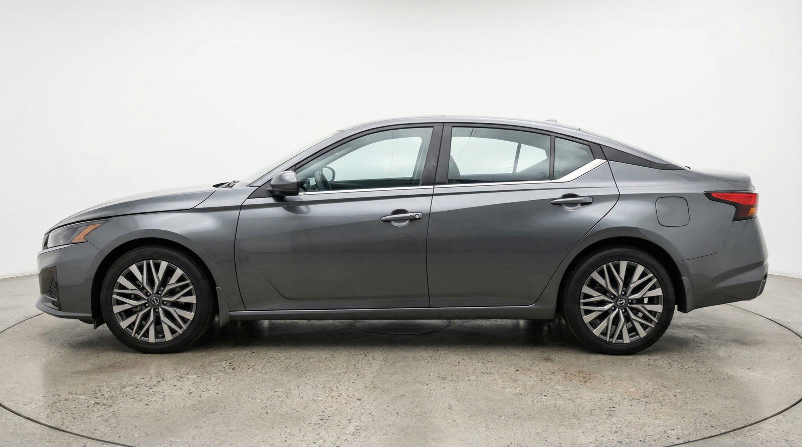 Used 2025 Nissan Altima 2.5 SV image 5