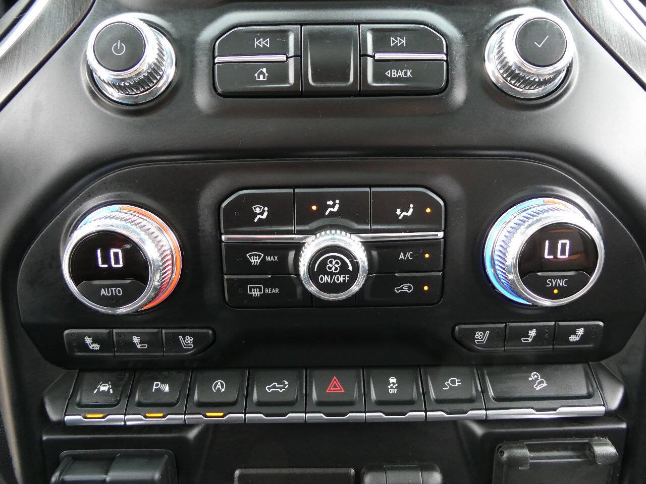 Used 2021 GMC Sierra 1500 AT4 w/ Technology Package AWD/4WD image 19