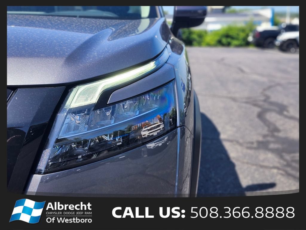 Used 2024 Nissan Pathfinder SV w/ SV Premium Package AWD/4WD image 10