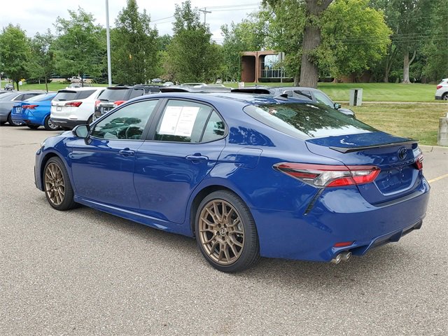 Used 2024 Toyota Camry SE image 3