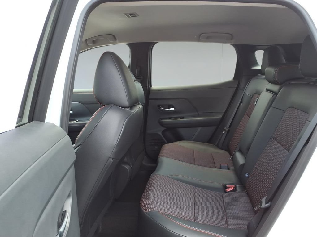 New 2026 Nissan Kicks SR w/ Cold Weather Package FWD image 10