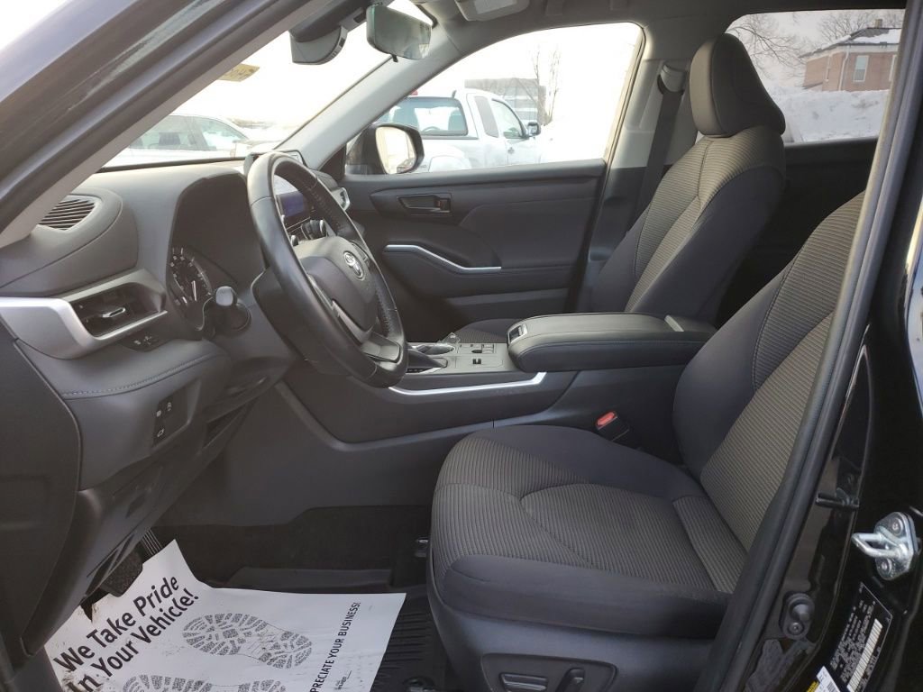 Used 2023 Toyota Highlander LE image 22