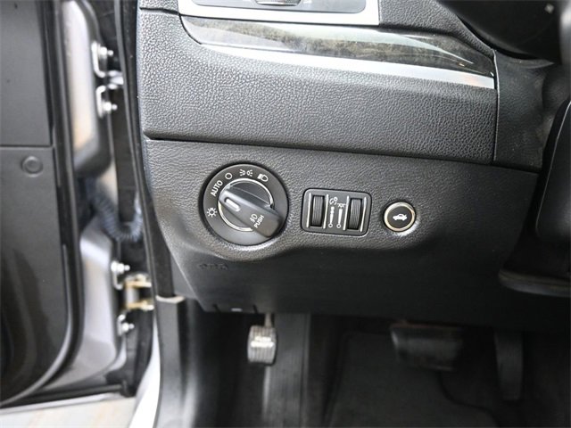 Used 2017 Chrysler 300 C image 33