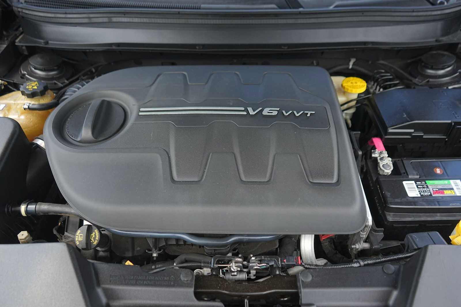 Used 2017 Jeep Cherokee Latitude w/ Comfort & Sound Group FWD image 9