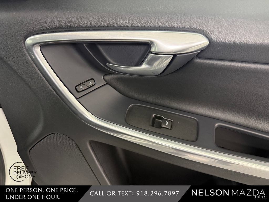 Used 2016 Volvo XC60 T5 w/ Proximity Package FWD image 48