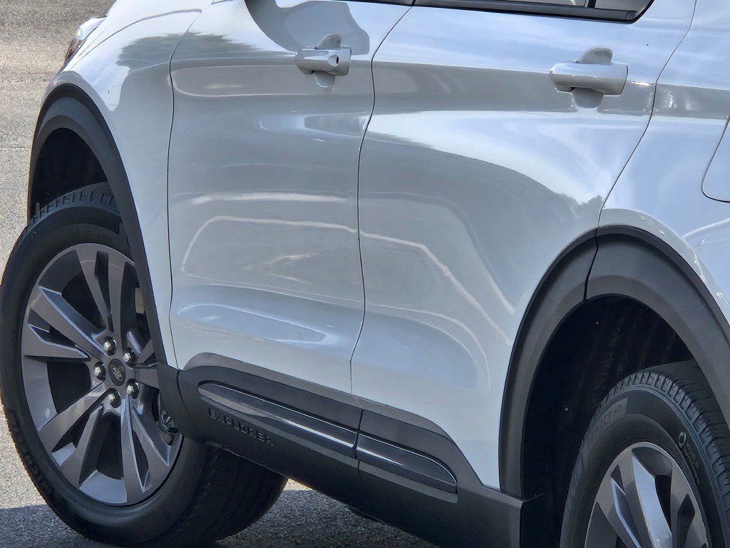Used 2022 Ford Explorer XLT w/ Equipment Group 202A AWD/4WD image 16
